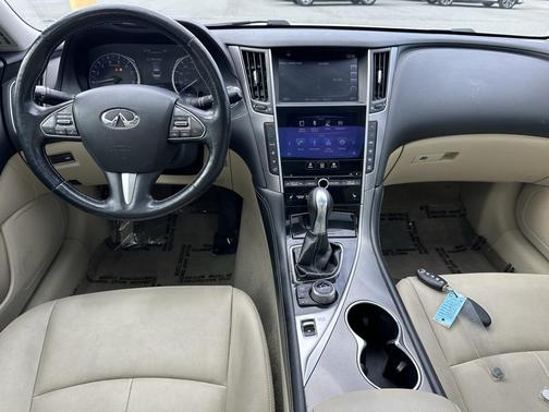 2015 INFINITI Q50 Premium