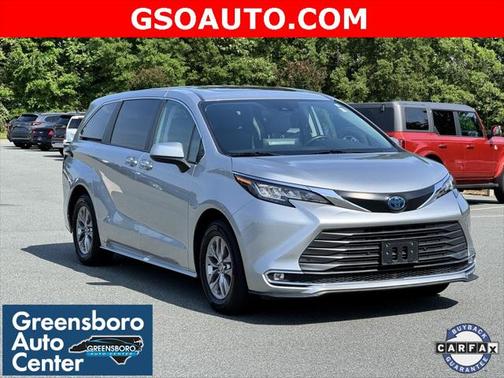 2022 Toyota Sienna XLE 8 Passenger