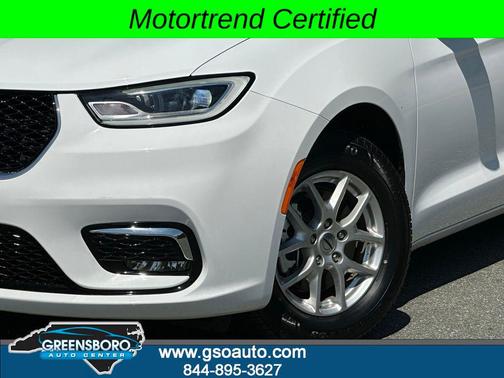 Bright White Clearcoat 2024 Chrysler Pacifica Touring L
