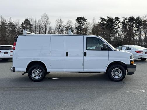 2022 Chevrolet Express 2500 RWD 2500 Regular Wheelbase WT