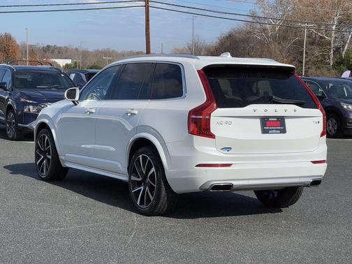 2021 Volvo XC90 T6 Momentum