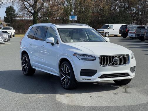 2021 Volvo XC90 T6 Momentum