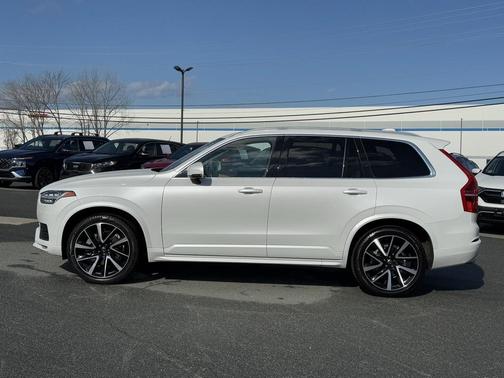 2021 Volvo XC90 T6 Momentum