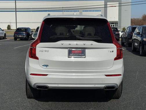 2021 Volvo XC90 T6 Momentum