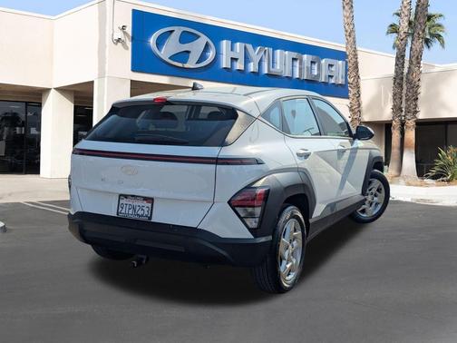 2025 Hyundai KONA SE