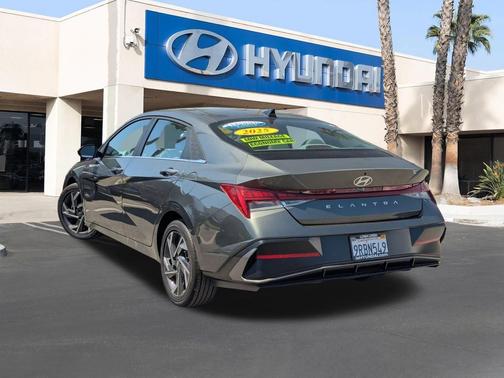 2025 Hyundai ELANTRA SEL