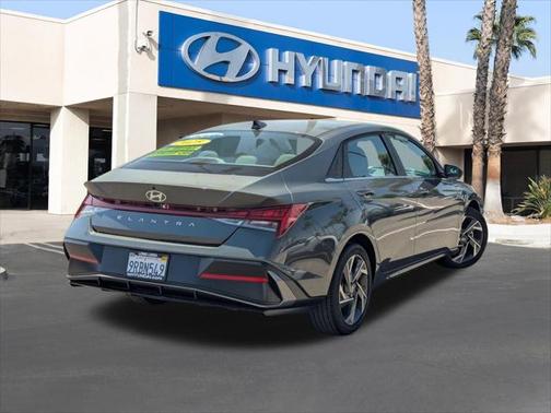 2025 Hyundai ELANTRA SEL