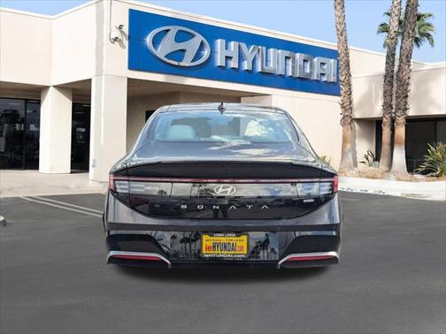 2025 Hyundai SONATA Hybrid Limited