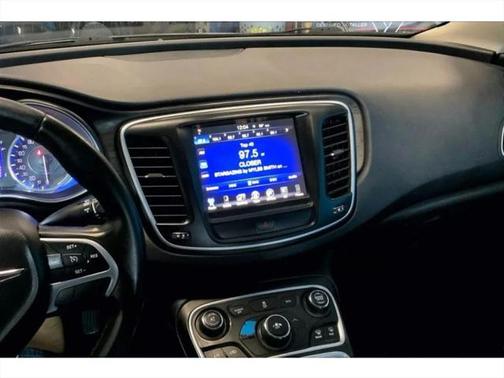2017 Chrysler 200 Limited