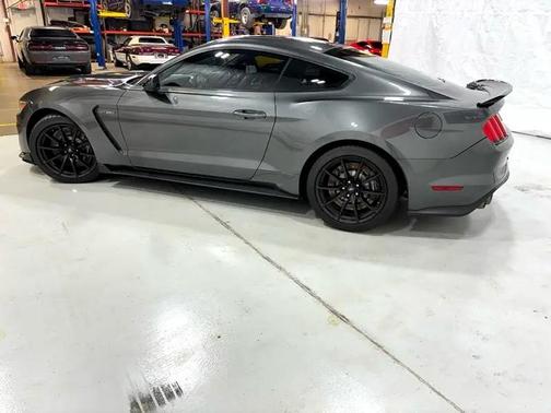 2016 Ford Shelby GT350 Base