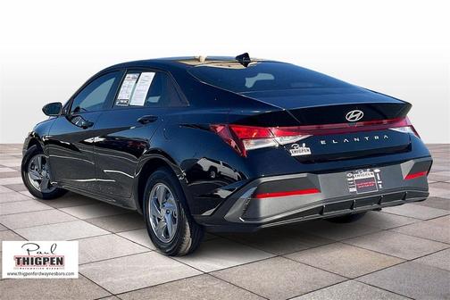 2025 Hyundai ELANTRA SE