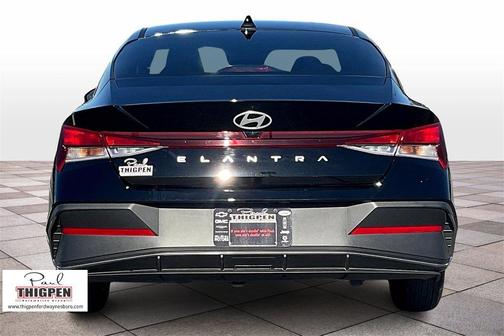 2025 Hyundai ELANTRA SE