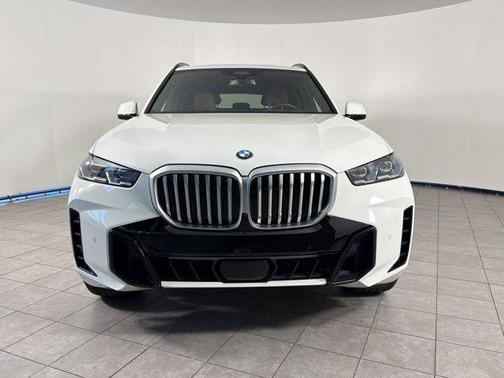Alpine White 2024 BMW X5 sDrive40i