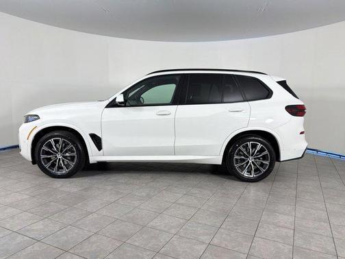 Alpine White 2024 BMW X5 sDrive40i