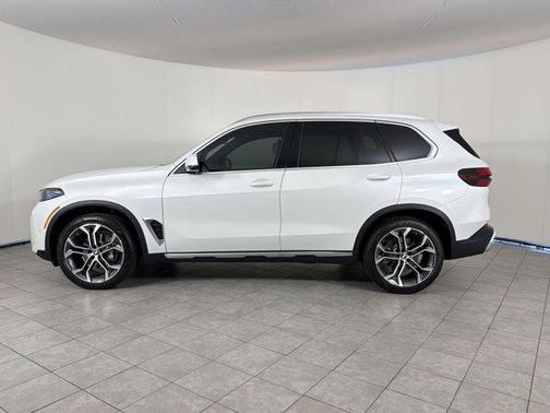 Mineral White Metallic 2026 BMW X5 sDrive40i