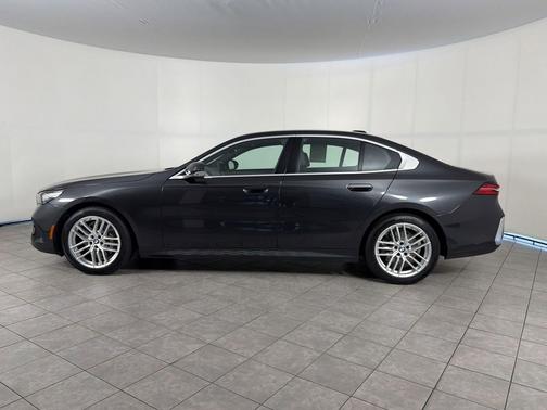 Dark Graphite Metallic 2024 BMW 530 530i