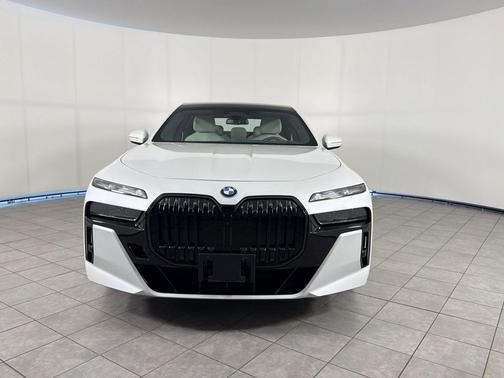 White 2025 BMW 760 xDrive