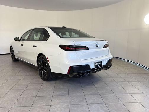 White 2025 BMW 760 xDrive