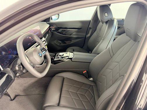 Dark Graphite Metallic 2026 BMW 530 530i