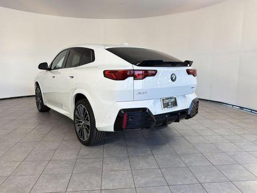 Alpine White 2026 BMW X2 xDrive28i