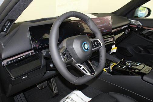 2026 BMW 550e 550e xDrive