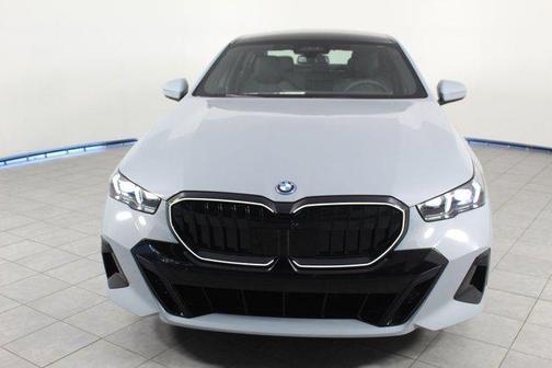 2026 BMW 550e 550e xDrive