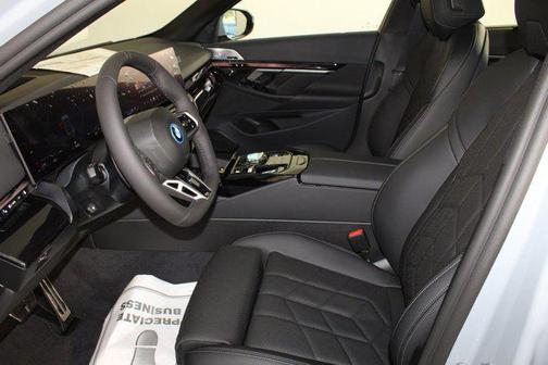 2026 BMW 550e 550e xDrive