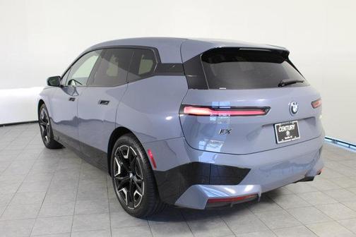 2025 BMW iX M60