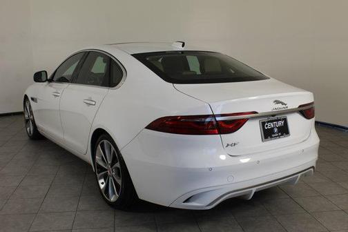 2022 Jaguar XF SE P250 RWD Automatic