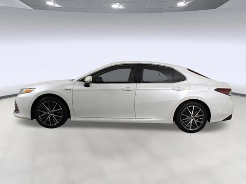 2021 Toyota Camry Hybrid XLE