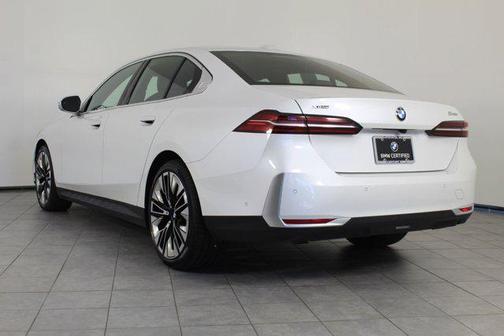 2025 BMW 540 i xDrive