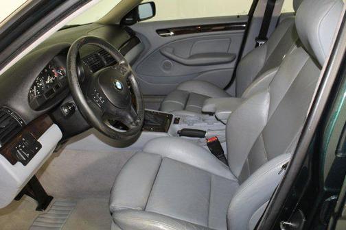 2002 BMW 325 325i