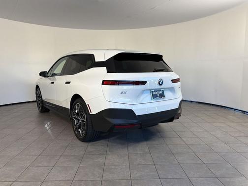 Alpine White 2023 BMW iX