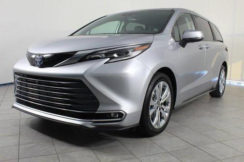 2022 Toyota Sienna Platinum 7 Passenger