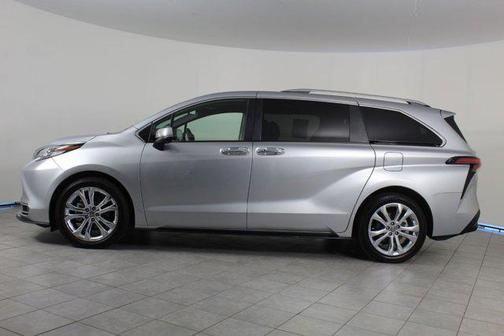 2022 Toyota Sienna Platinum 7 Passenger