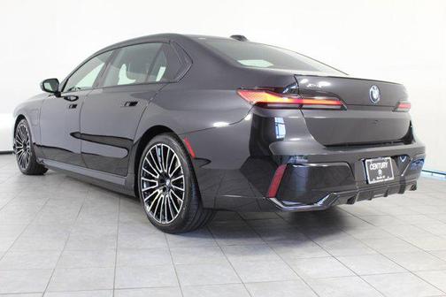 2026 BMW 750e i xDrive