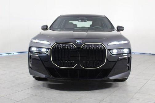 2026 BMW 750e i xDrive