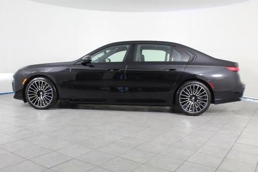2026 BMW 750e i xDrive