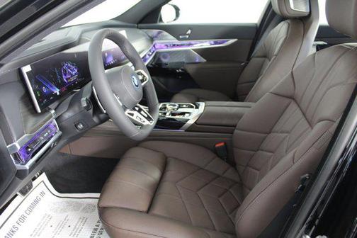 2026 BMW 750e i xDrive