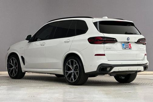 Alpine White 2025 BMW X5 PHEV xDrive50e