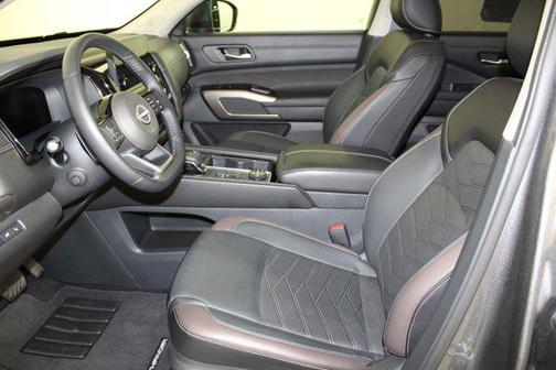 2024 Nissan Pathfinder Platinum 4WD