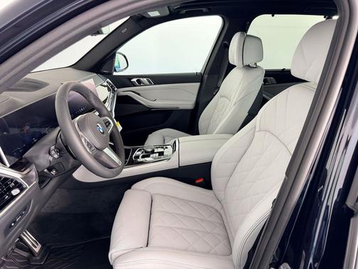 Carbon Black Metallic 2026 BMW X5 xDrive40i