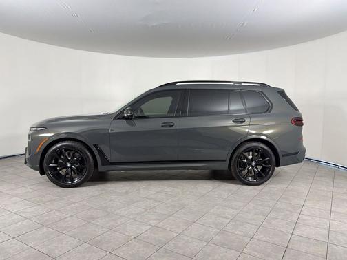 Dravit Grey Metallic 2027 BMW X7 M60i