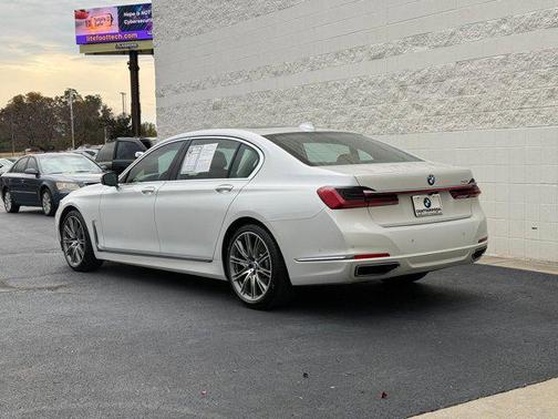 2022 BMW 740 i