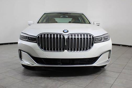 2022 BMW 740 i