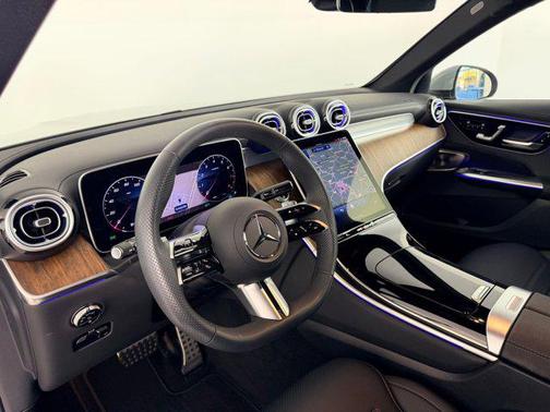 2025 Mercedes-Benz GLC 300 4MATIC