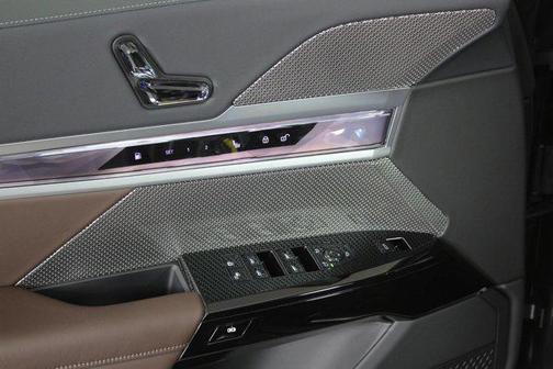 2026 BMW 750e i xDrive