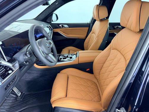 Carbon Black Metallic 2026 BMW X7 xDrive40i