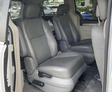 2014 Volkswagen Routan SE