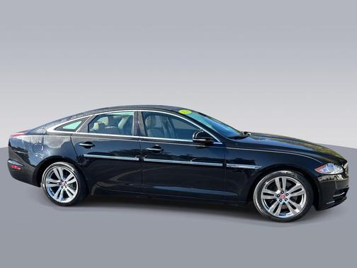 2014 Jaguar XJ Base
